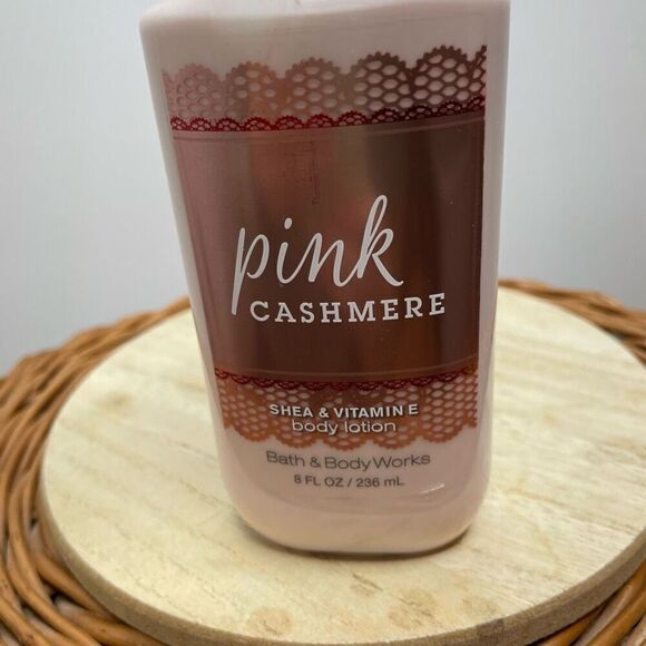 New Pink Cashmere Lotion Cream Shea Butter Vitamin‎ E 8 Oz Bath & Body Works - Picture 2 of 6